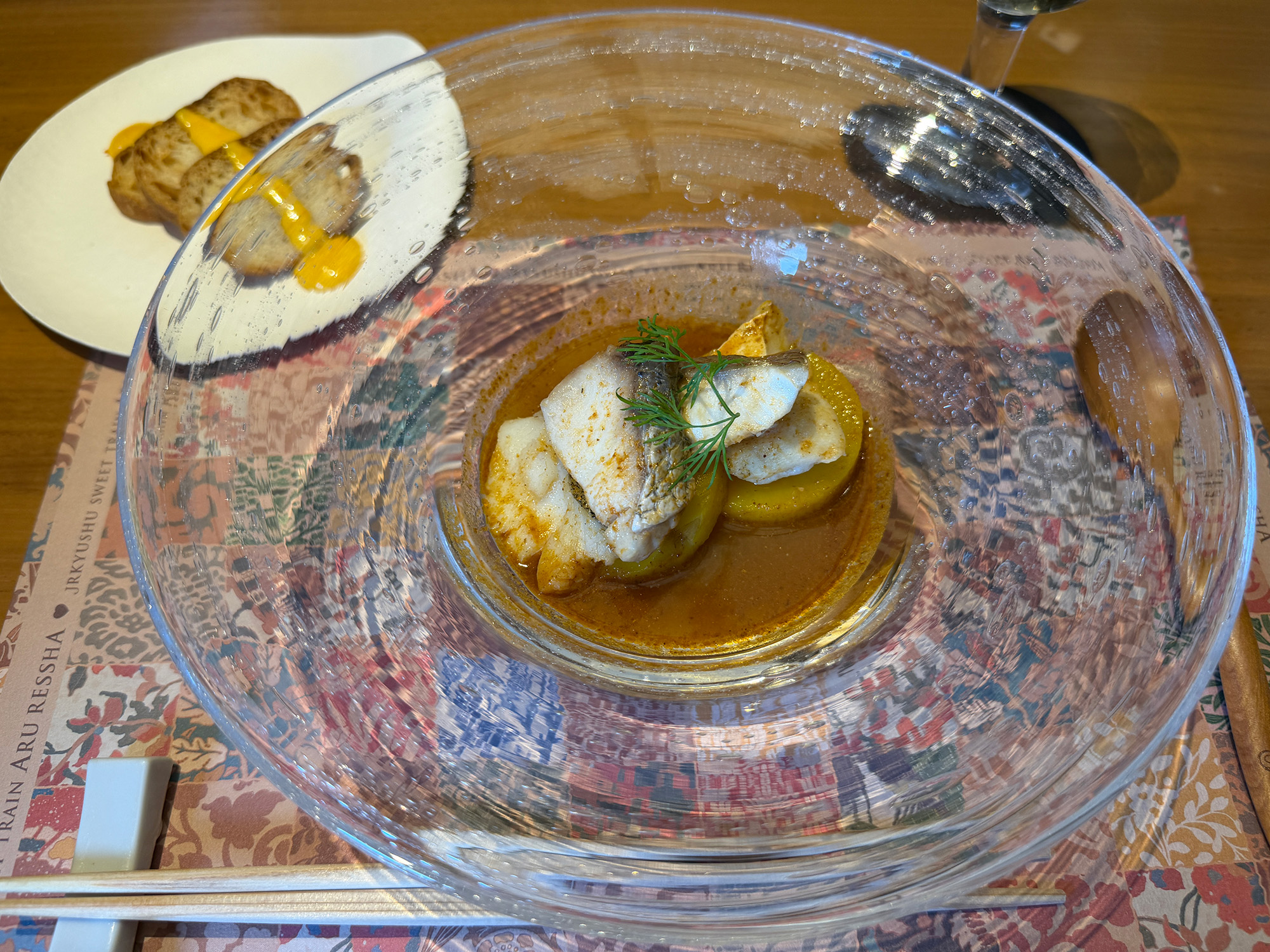 「大分県竹田市のサフラン香る九州近海磯魚のブイヤベース」