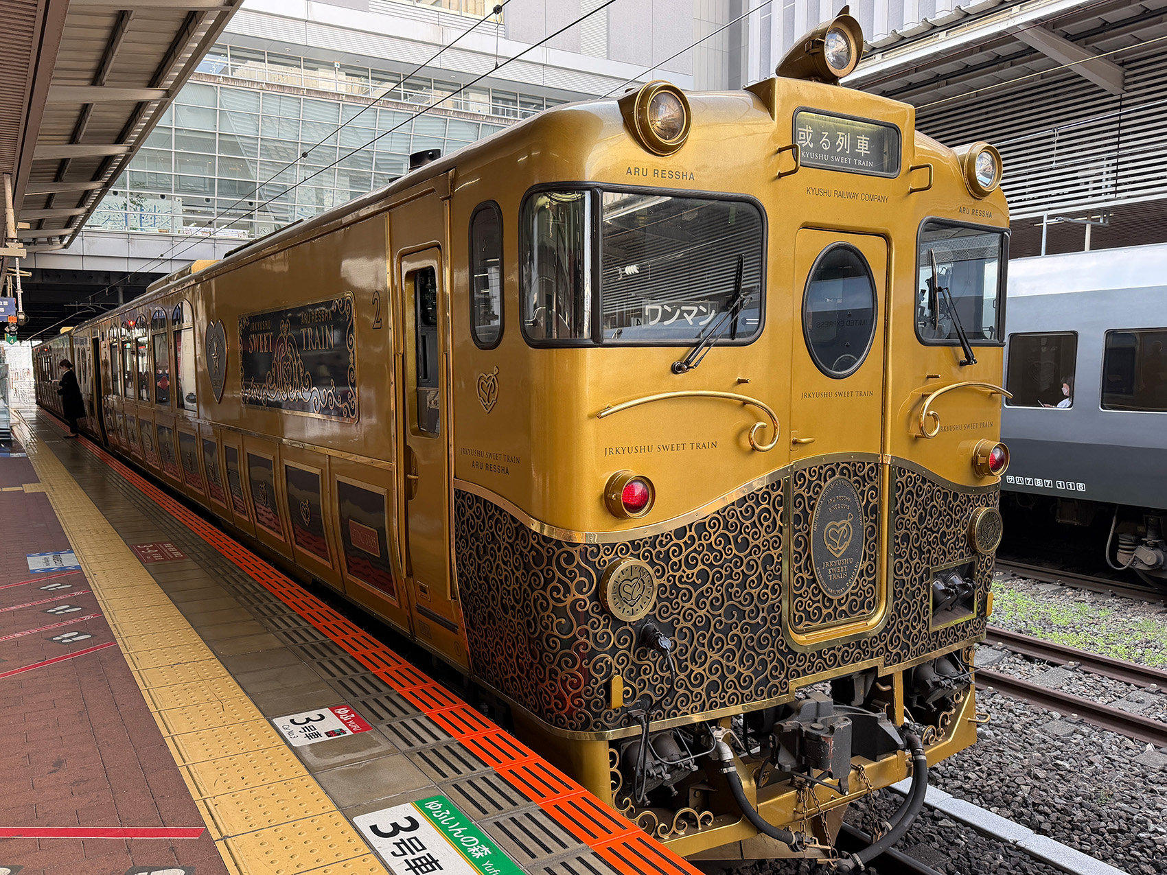 博多駅に停車中の或る列車