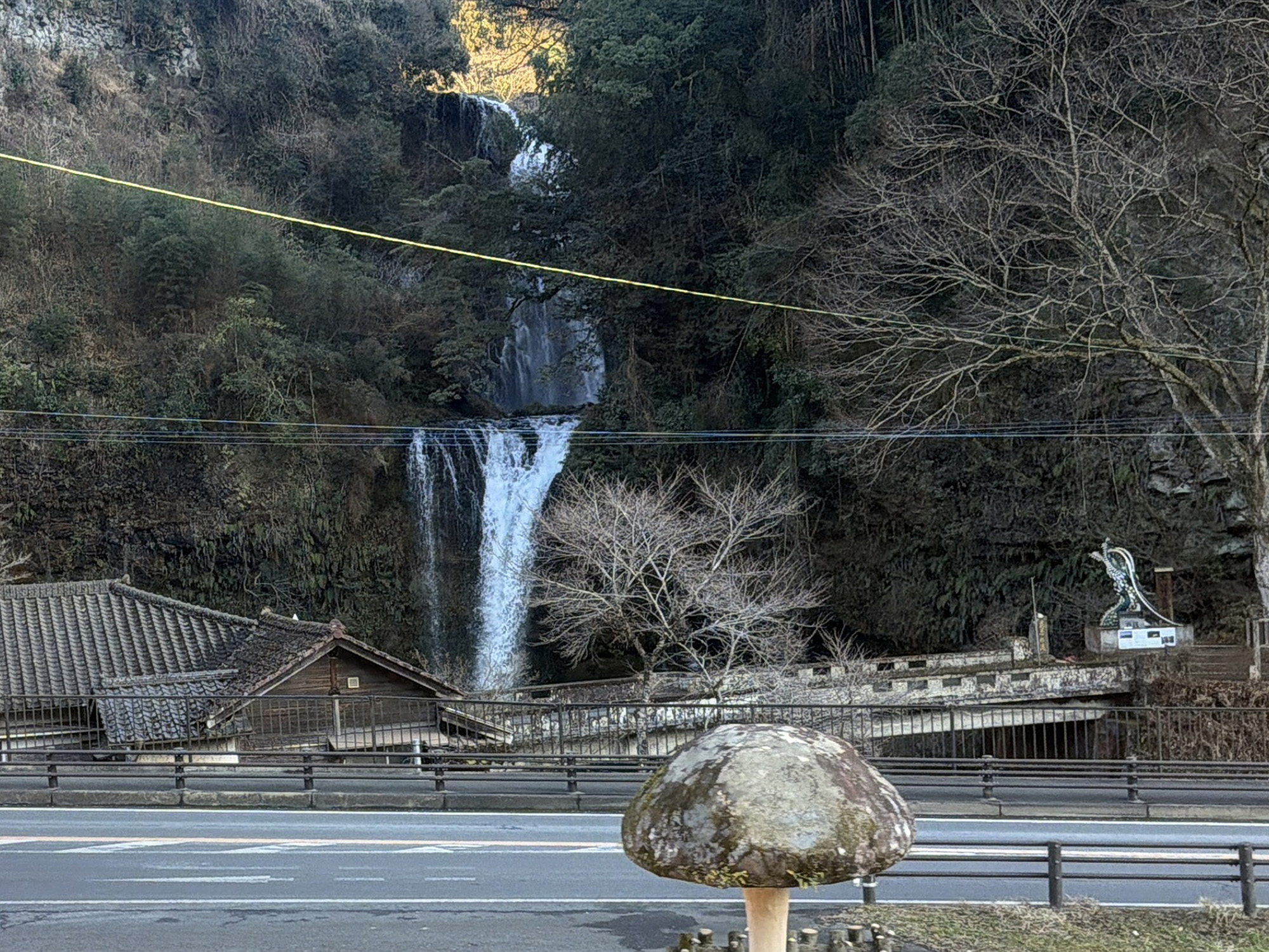 龍の伝説がある「慈恩の滝」