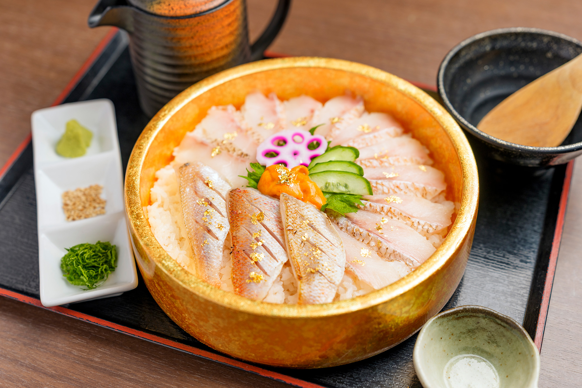 「百万石のどぐろひつまぶし」5,280円。のどぐろ入りの海鮮丼「海鮮えにし」3,300円も人気