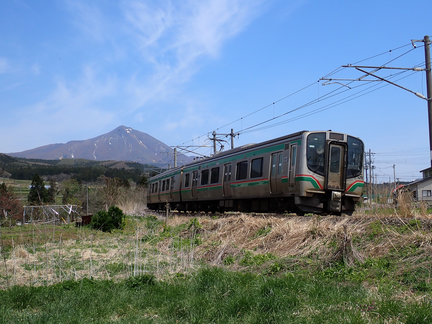 あらかじめ時刻表で通過時間を下調べしておき、撮影。下り列車の撮影に失敗し、次の上り電車で撮影に成功した1枚