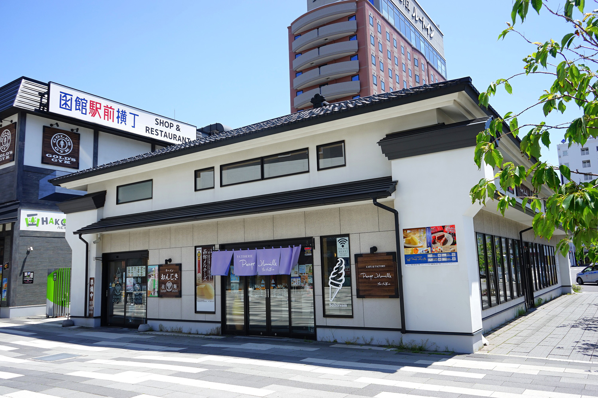 お店があるのは函館駅のすぐ隣にある商業施設「ハコビバ」内