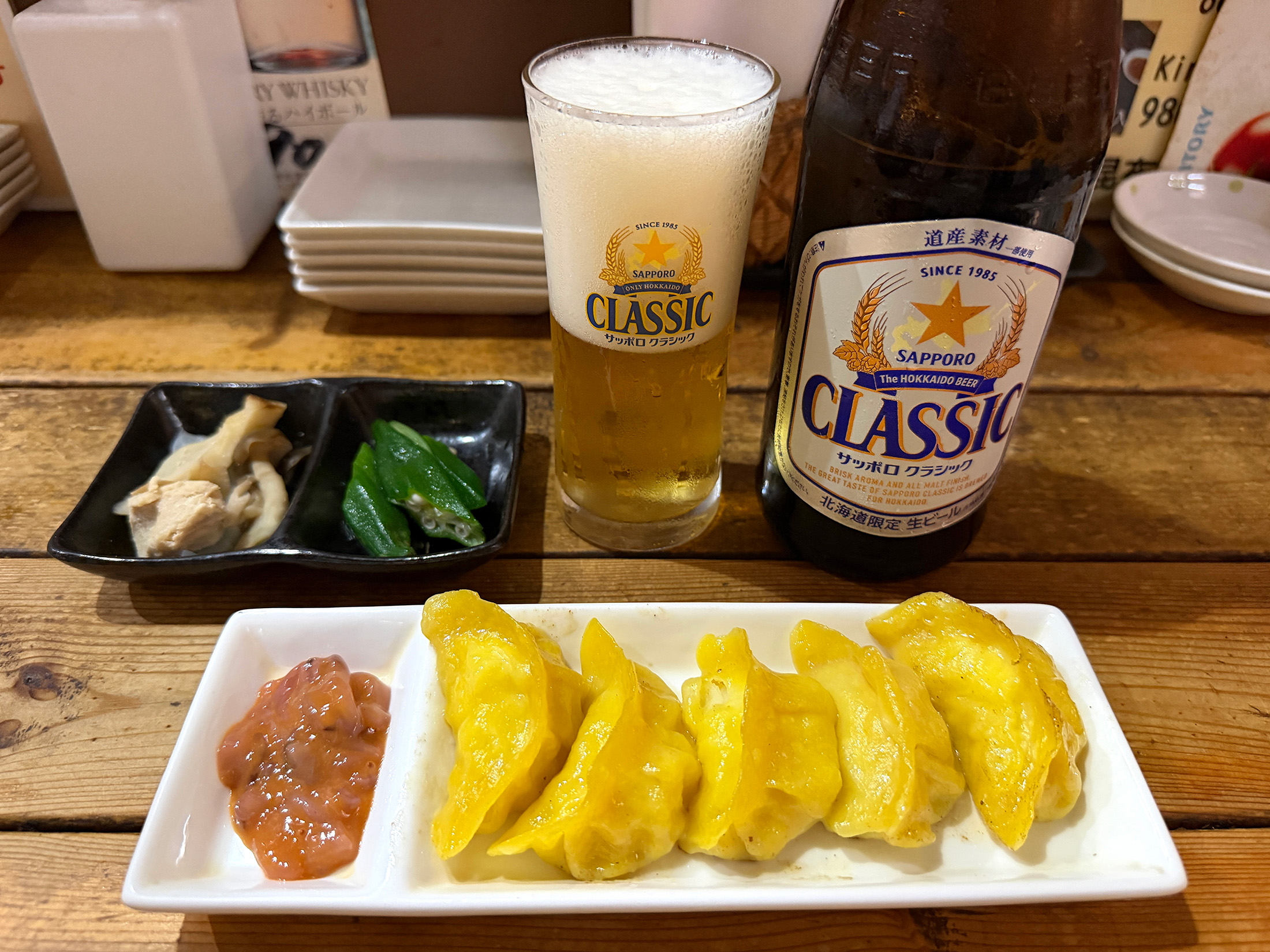 「函館いか家」の男爵餃子とビール