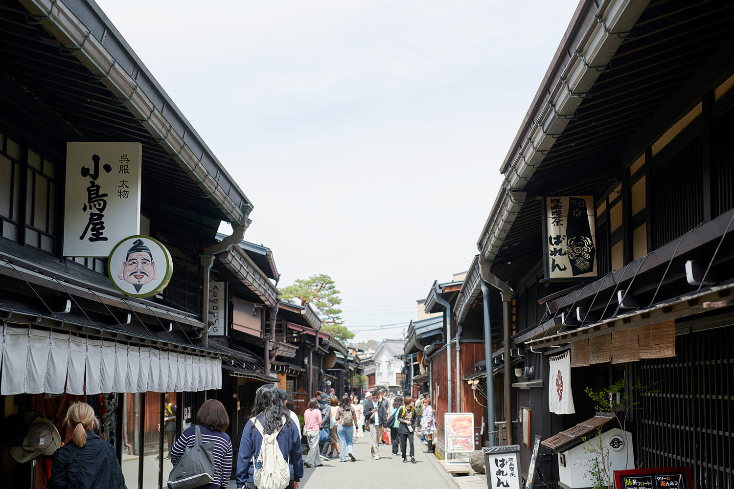 上一之町、上二之町、上三之町を含む、南北約420m、東西約150mが三町伝統的建造物群保存地区