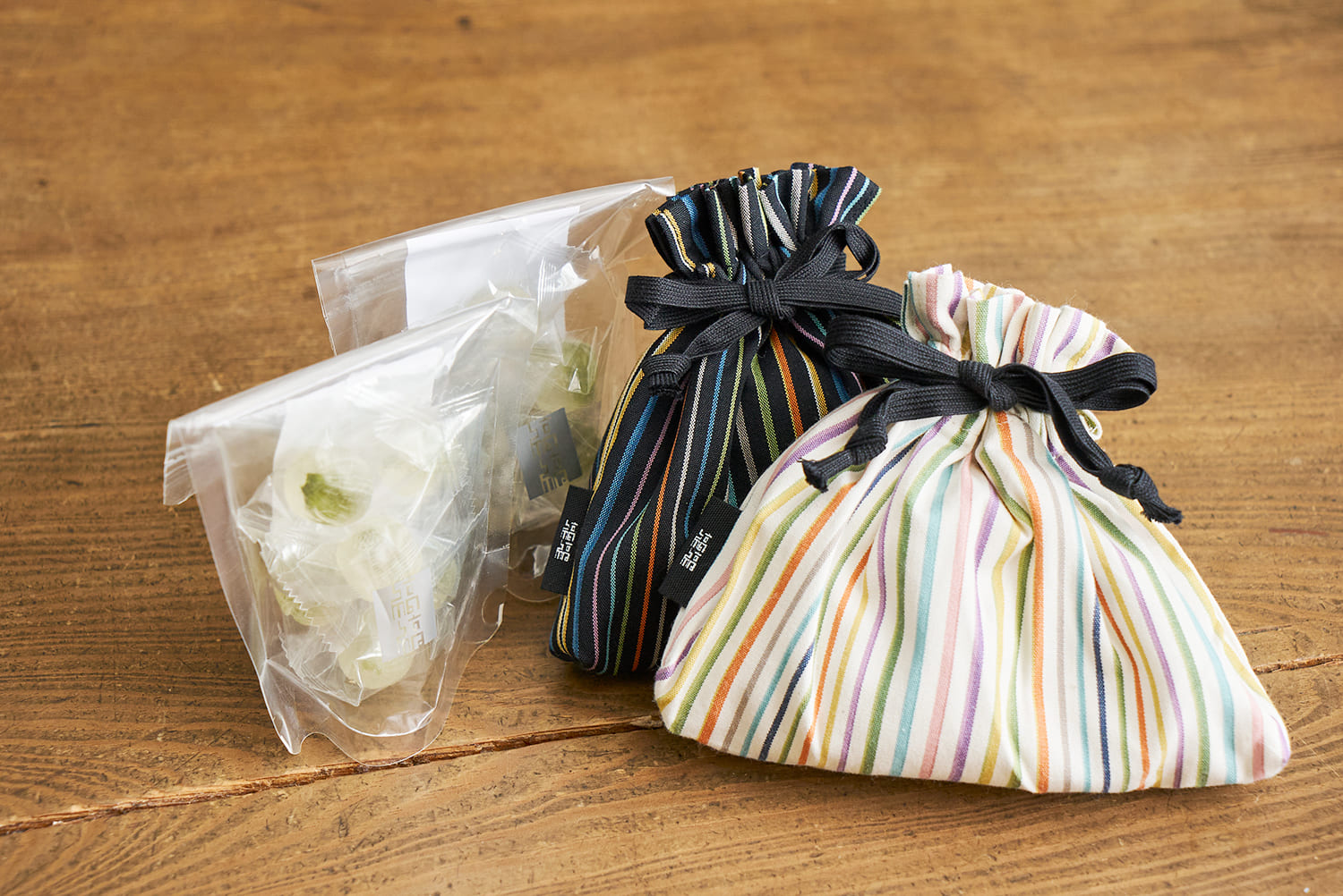 甘みや苦みなど、抹茶の奥深い味が感じられるあめは、地元の飴製造・販売会社「入江製菓」のもの