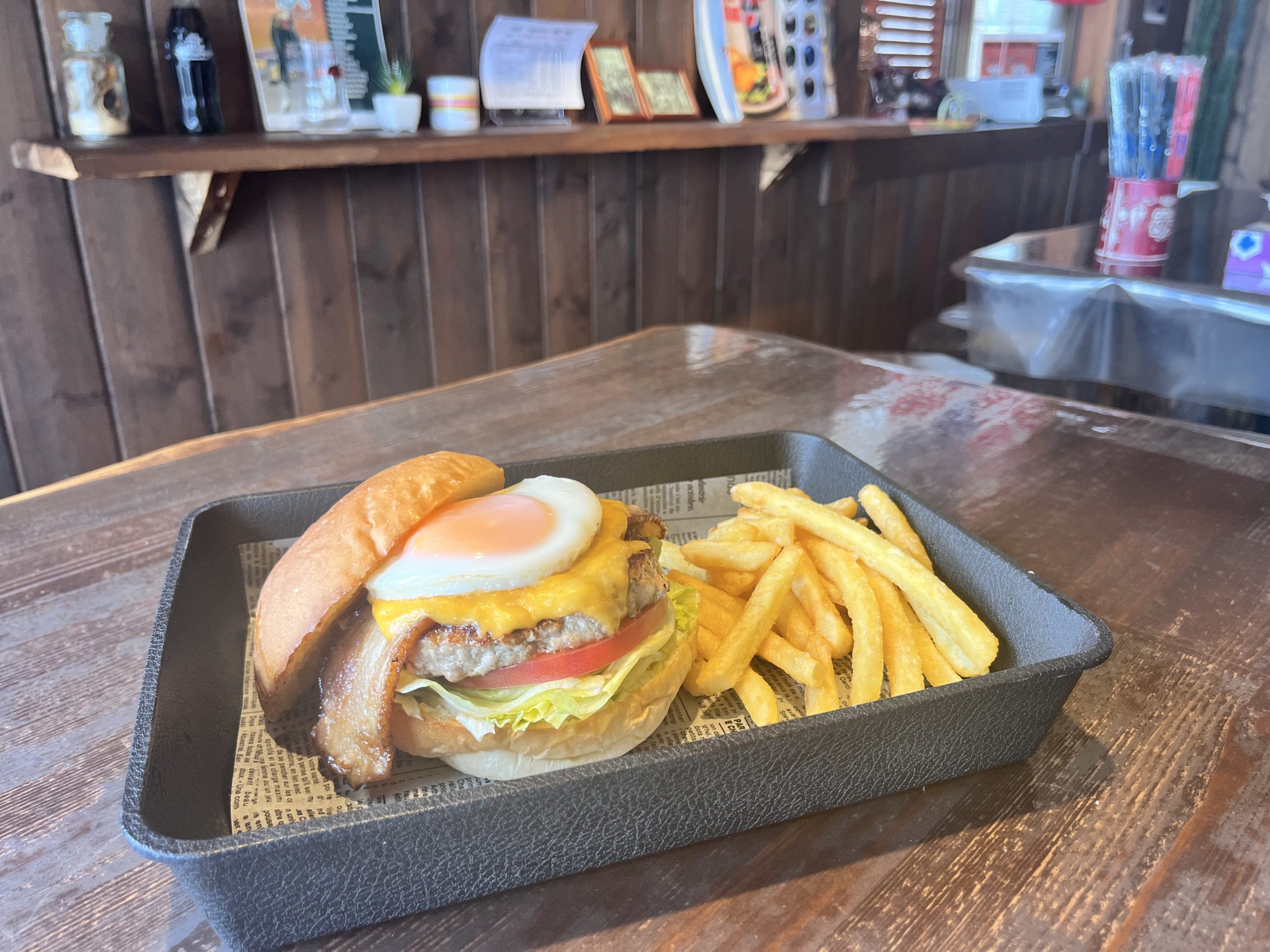 一番人気の「HEROバーガーセット」（ポテト＋ドリンクバー）
