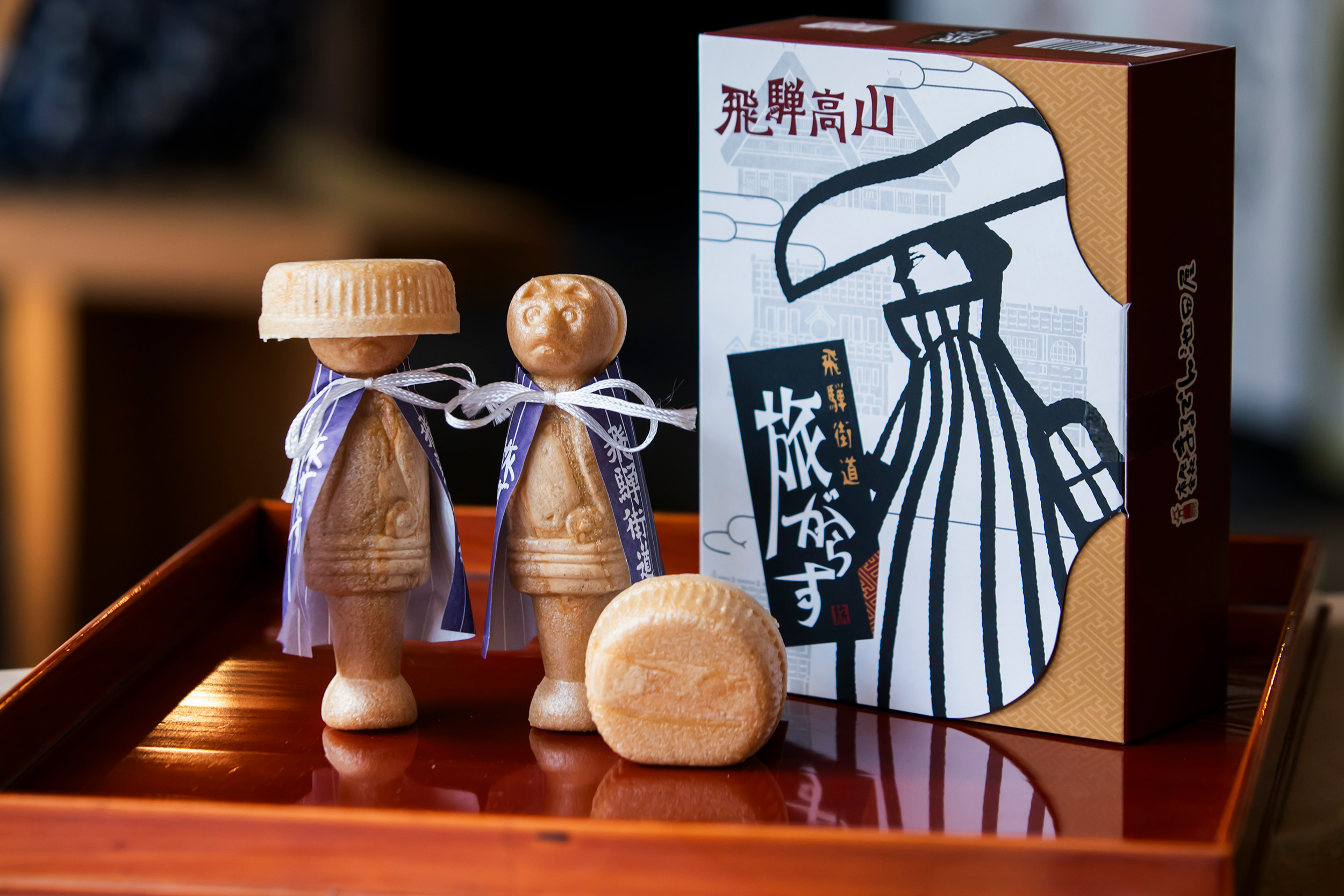 2005年頃からのロングセラー。マントの紐はひとつずつ手作業で結んでいるという