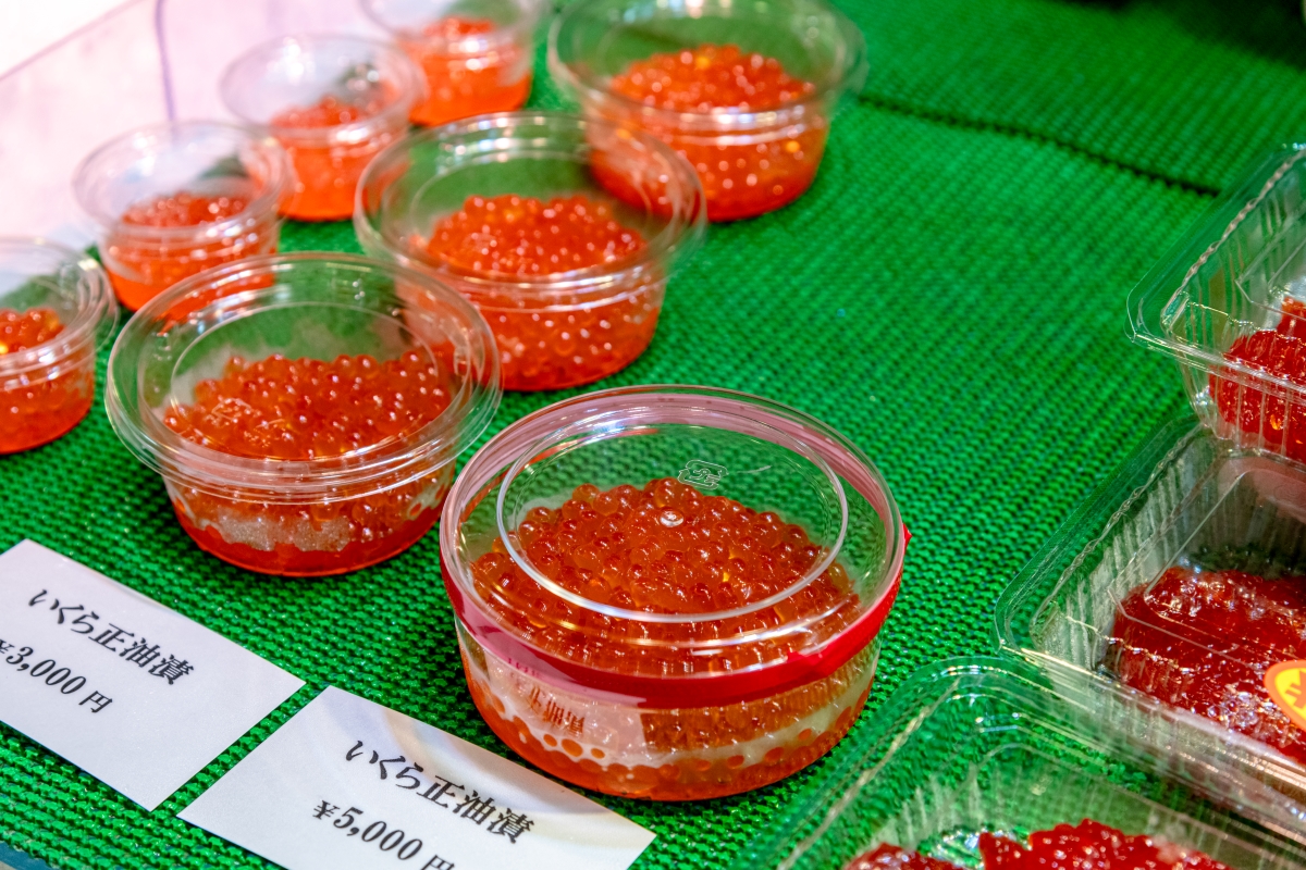 地元の方々もこぞって買いにくる、同店名物「自家製イクラの醤油漬け」