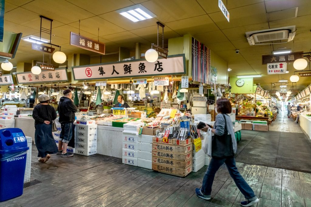 【地元民・プロも通う】はこだて自由市場の楽しみ方！おすすめ店舗・回り方をOMO5函館スタッフが伝授