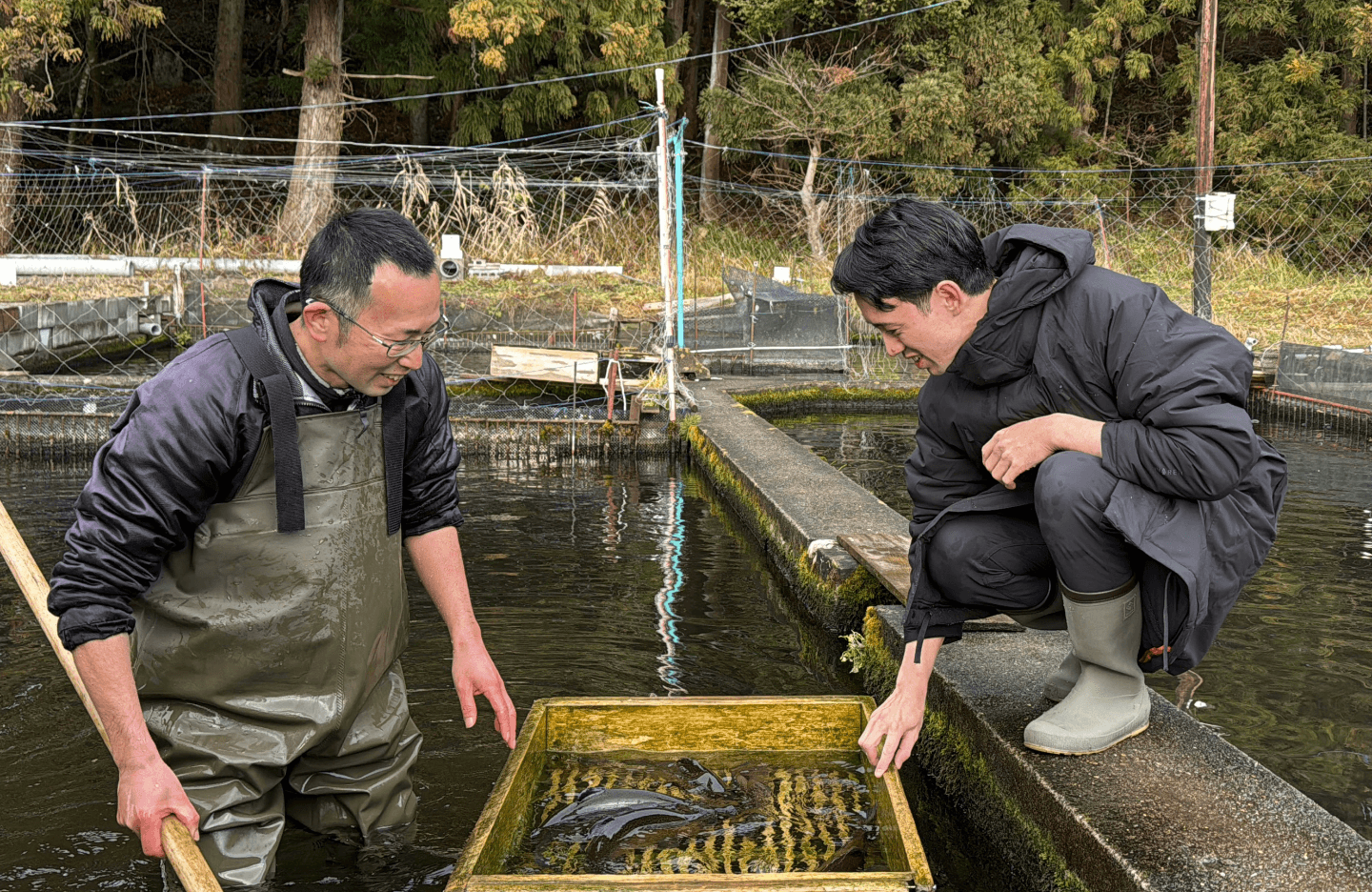 農家さんや漁師さんのもとへ直接足を運ぶ様子