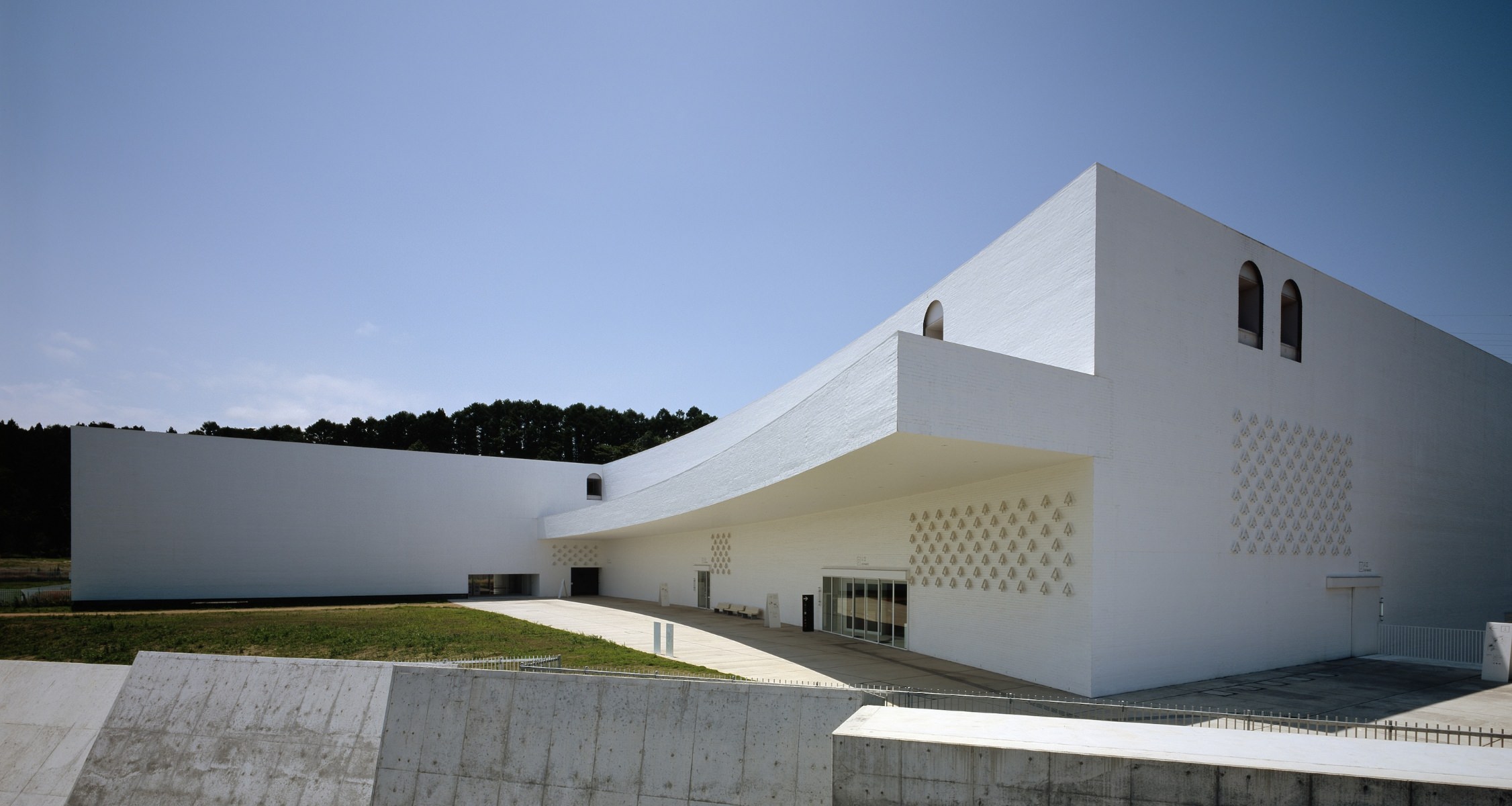 青森県立美術館