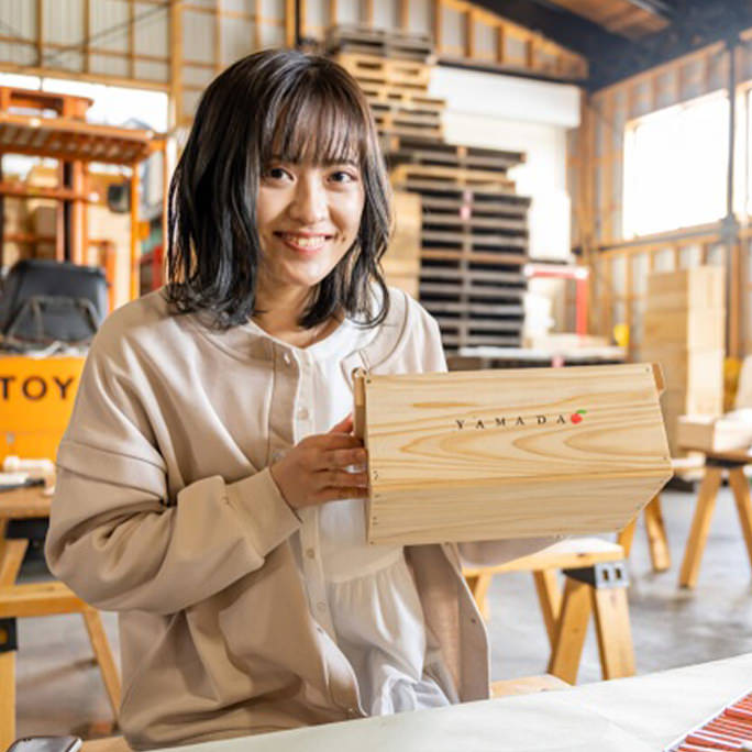 りんごの箱打ち体験