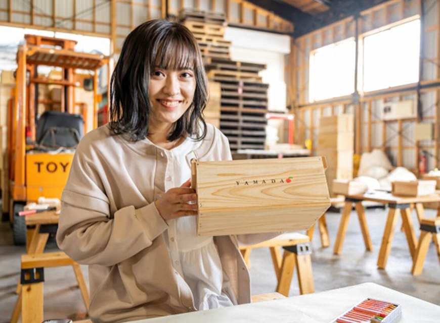 りんごの箱打ち体験