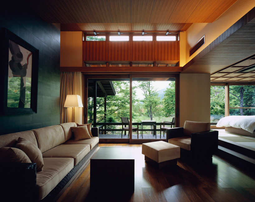 瀬の本温泉の外観